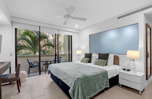 Palm Cove Apartment | Violet Studio - Seaside Nook with Resort Pools and Spa