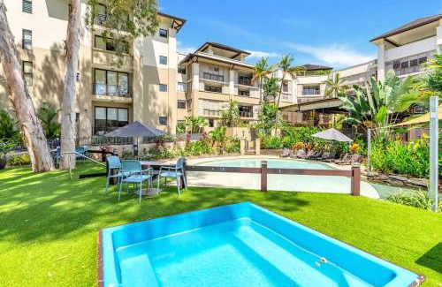 Palm Cove Apartment | Violet Studio - Seaside Nook with Resort Pools and Spa