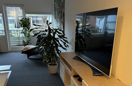 Malov Condo | Virkelig Flot og Lækker lys Lejlighed, 5 min fra Måløv Station