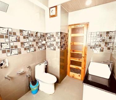 Manali Hotel | Vista Resort - Centrally Heated ! Air Cooled ! - Managed BY The Four Season ! Close to Manali Mall Road