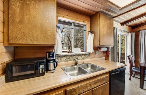 Sugarloaf Cabin | Vista Sugarloaf ~ Dog-friendly Mountain getaway near town & skiing w/gas grill & spacious deck