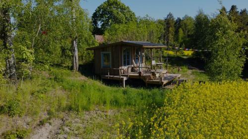 Lillykyrka Cabin | Vista Vibes Glamping -Chillbillystuga