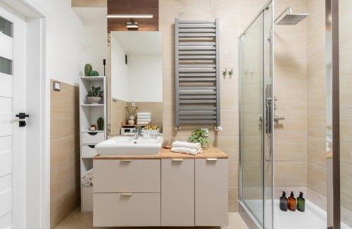 Krakow Apartment | Vistula Suite l A Lovely Place to Be