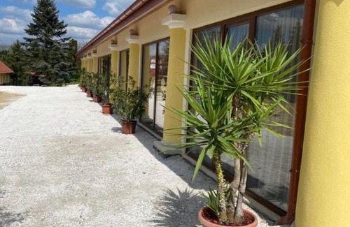 Almamellek House | Vitál Guesthouse