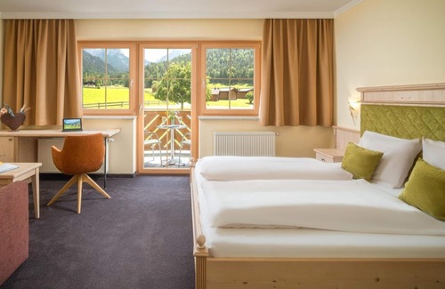 Unken Bed & Breakfast | Vitaloase to the Three Brothers - Romantikstadel