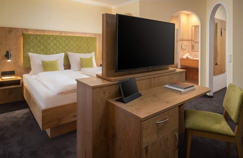 Unken Bed & Breakfast | Vitaloase to the Three Brothers - Romantikstadel