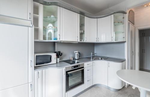 Sofia City Center Apartment | Vitosha Str 2BD White & Blue Apt by Flat Mаnager