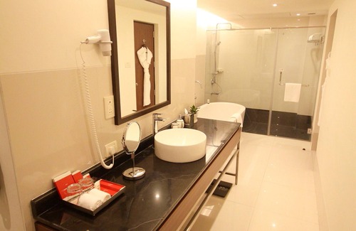 Kolkata Hotel | Vivanta Kolkata EM Bypass