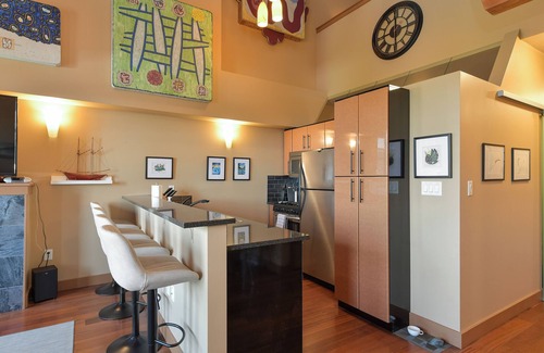 Downtown Victoria Condo | Vogue Perch - stunning two-level penthouse