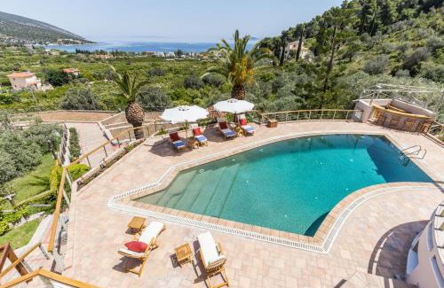 Melissopetra Apartment | Voukamvilia Junior Suite in Epidavros Shared Pool