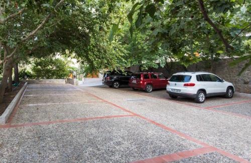 Melissopetra Apartment | Voukamvilia Junior Suite in Epidavros Shared Pool