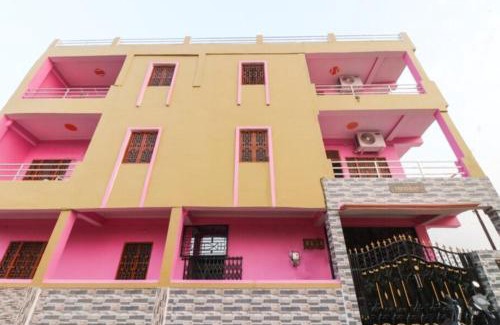 Phulpur Hotel | Vrindavan Lodge Jhusi - 1km from Railway Station