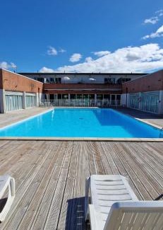 Aiguelèze Apartment | Vue sur le golf chez les grats-piscine-clim