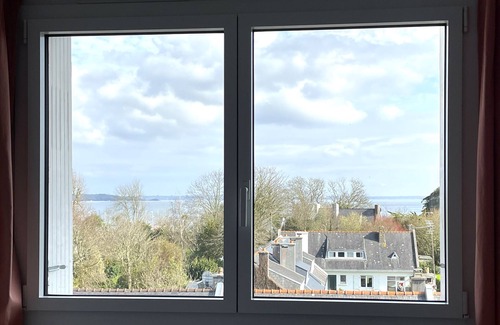 Plougonvelin Apartment | Vue sur Mer, 200 m de la Plage, Appartement en Coeur de Station. Idéal Couple