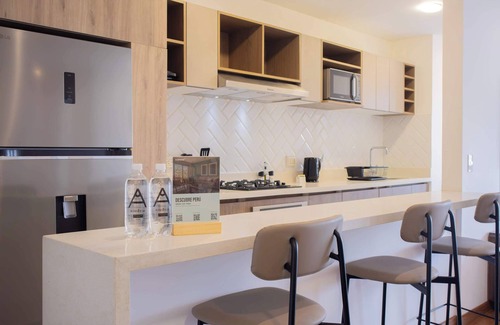 Miraflores Apartment | w* | Inviting 2BR w/Balcony in Miraflores