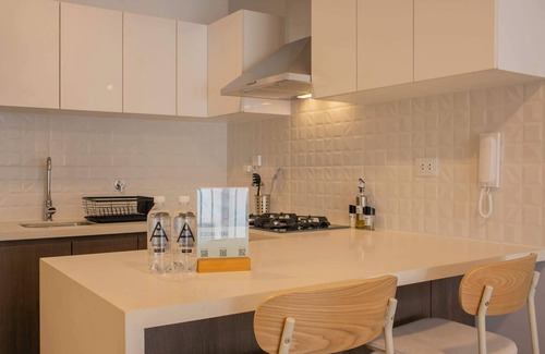 Leuro Apartment | w* | Sunlit 1BR w/Private Balcony in Miraflores