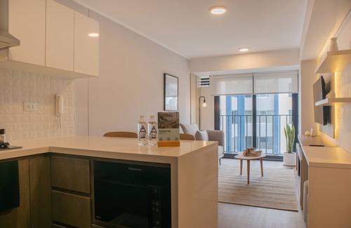 Leuro Apartment | w* | Sunlit 1BR w/Private Balcony in Miraflores