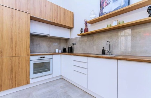 Terezvaros Apartment | W17Elegant in the Inner City, Cleaned by the Owner