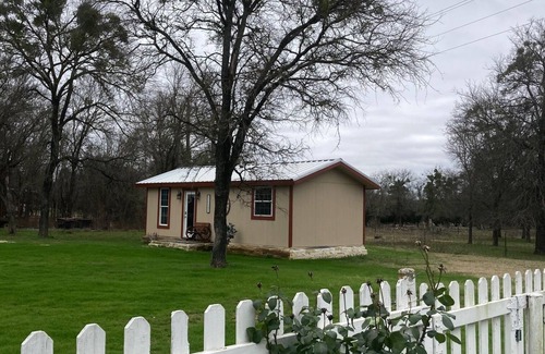 Waco Cottage | Wagon Wheel Cottage 10 Miles from Silos, Magnolia & Baylor