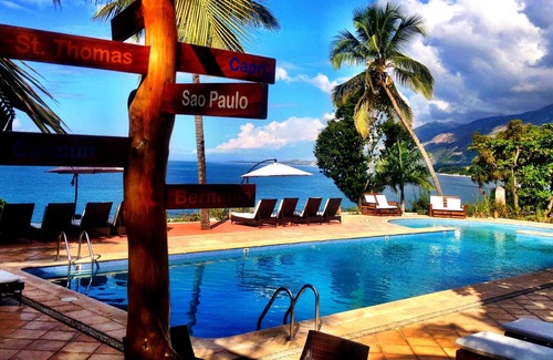 Carries Hotel | Wahoo Bay Beach Club & Resort