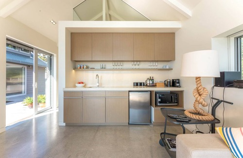 Oneroa Apartment | Waiheke Beachfront Apartment | You've Got It Maid