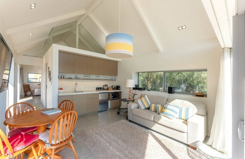 Oneroa Apartment | Waiheke Beachfront Apartment | You've Got It Maid