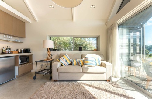 Oneroa Apartment | Waiheke Beachfront Apartment | You've Got It Maid