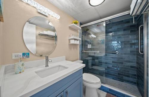 McCully - Moiliili Apartment | Waikiki Ocean Fantasy, Free Parking, Beach Supplies