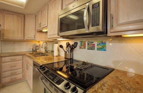 Kihei Condo | Waiohuli Beach Hale #D-122 Oceanfront Complex, Great Rates, Ground Floor Unit