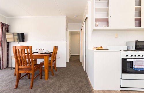 Paihia Cabin | Waitangi Beach Bach 30B