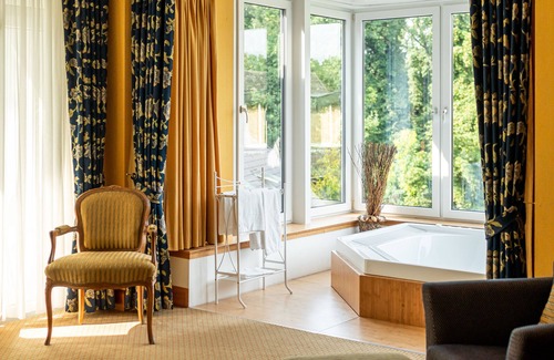 Wesel Hotel | Waldhotel Tannenhäuschen