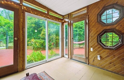 Waynesboro House | Walk Downtown~Game Room~Gym~Fire Pit~Hammock!