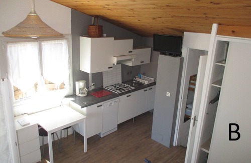 Cavalaire-sur-Mer Apartment | walk in minutes, beach 10, center 8, trade 10 and shuttle beaches 2