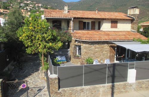 Cavalaire-sur-Mer Apartment | walk in minutes, beach 10, center 8, trade 10 and shuttle beaches 2