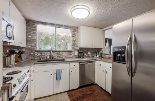 Zilker House | Walk to Barton Springs Pool and Lady Bird Lake Trail. Pet's Ok