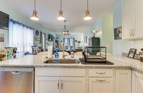 Colonial Beach House | Walk to Bay: Home w/Fenced Yard in Colonial Beach