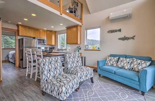Yachats House | Walk to Beach! Chic Yachats Gem with Private Balcony