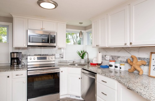 Dennis Port House | Walk To Beach - Comfortable 2BR Cottage