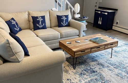 Eastward Look House | WALK TO BEACH- NEWLY RENOVATED