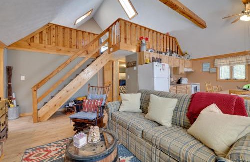 Pocono Lake House | Walk to Beach Pocono Lake Cabin with Pool Access!