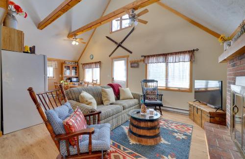 Pocono Lake House | Walk to Beach Pocono Lake Cabin with Pool Access!