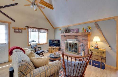 Pocono Lake House | Walk to Beach Pocono Lake Cabin with Pool Access!