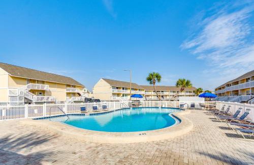Holiday Isle Apartment | Walk to Beach Resort Retreat with Balcony in Destin