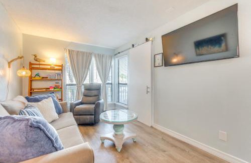 Holiday Isle Apartment | Walk to Beach Resort Retreat with Balcony in Destin