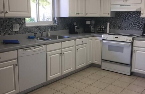 Ocean Breeze Estates House | Walk to Beach; Bikes, Paddleboard; What a deal!