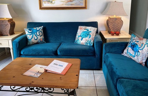 Holiday Beach Cottage | Walk to Beach, Sleeps 8, Pvt Cottage on East End of PCB