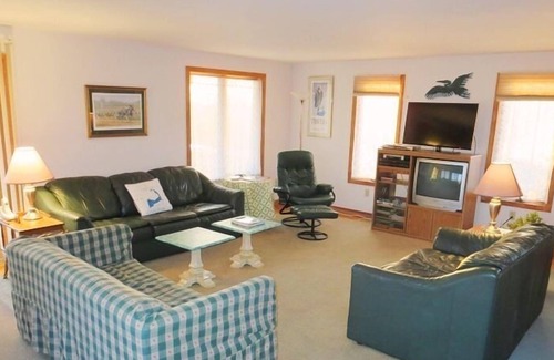 South Harwich House | Walk to Beach Water Views Wraparound Deck WiFi Deja View
