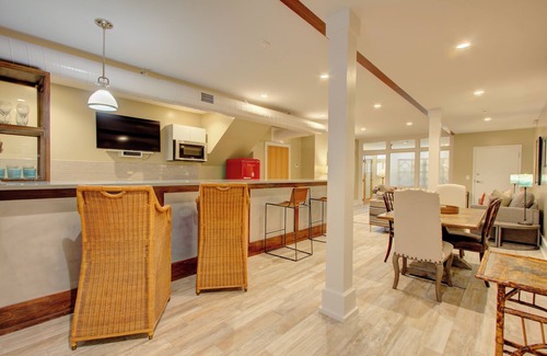 Charleston Historic District Condo | Walk to Charleston’s Best Dining and Entertainment