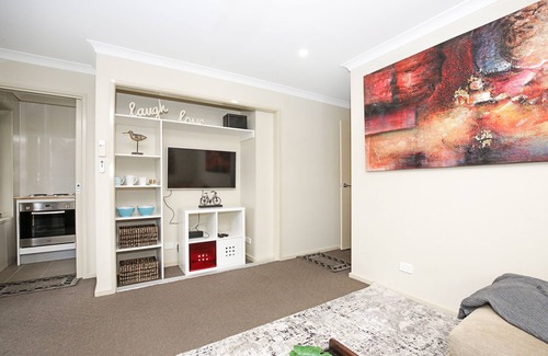 Gungahlin Apartment | Walk to Everything, Amazing Location, 400m to CBR Light Rail and Shopping Centre
