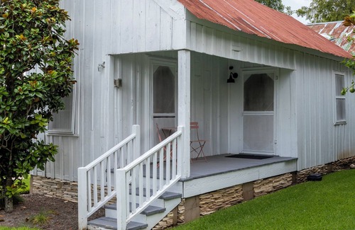Round Top Cottage | Walk to Everything Round Top | Historic & Charming | The Bybee @ Round Top Motel